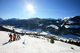 Kleinarl Familie im Winter bei Schifahren